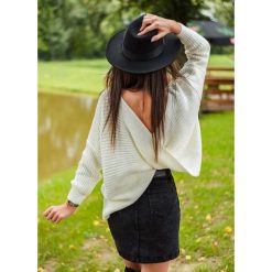SWETER PRZEKŁADANY SORAYA ECRU - UNI. Swetry damskie Fanaberia.com, uniwersalny, bez wzorów, bez rękawów, bez kaptura. Za 79,00 zł.