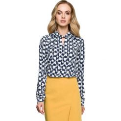 Elegancka Bluzka z Wzorem z Ozdobnym Dekoltem - Model 1. Szare podkoszulki damskie marki Molly.pl, s, bez wzorów, z tkaniny, eleganckie, ze stójką, z długim rękawem. Za 102,90 zł.