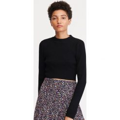 Krótki sweter - Czarny. Czarne swetry damskie Reserved, s, bez wzorów, z krótkim rękawem, krótkie, bez kaptura. Za 59,99 zł.
