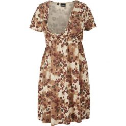 Sukienka ciążowa i do karmienia bonprix beżowy z nadrukiem. Brązowe sukienki damskie bonprix, z nadrukiem, bez kołnierzyka, moda ciążowa, bez rękawów, kopertowe. Za 42,99 zł.