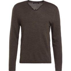 Zadig & Voltaire MONASTIR Sweter kaki. Brązowe swetry klasyczne męskie marki Zadig & Voltaire, m, z wełny. W wyprzedaży za 367,60 zł.
