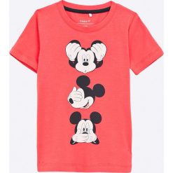 Name it - T-shirt dziecięcy Mickey 92-128 cm. Różowe t-shirty chłopięce marki Name it, z nadrukiem, z elastanu, z okrągłym kołnierzem. W wyprzedaży za 49,90 zł.