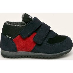 Mrugała - Buty dziecięce. Czarne trampki chłopięce Mrugała, bez wzorów, ze skóry, sportowe, bez zapięcia. W wyprzedaży za 199,90 zł.