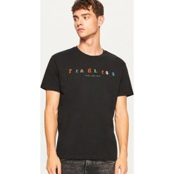 T-shirt Fearless - Czarny. Czarne t-shirty męskie Reserved, l. W wyprzedaży za 29,99 zł.