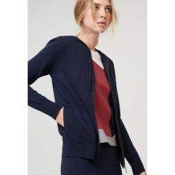 Rodier sweter damski 38 niebieski. Niebieskie swetry damskie Rodier, bez wzorów, bez rękawów, z kapturem. Za 229,00 zł.
