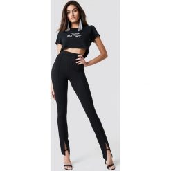 Hannalicious x NA-KD Spodnie z rozcięciami z przodu - Black. Czarne spodnie z wysokim stanem Hannalicious x NA-KD. Za 161,95 zł.