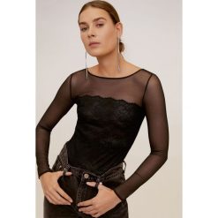 Mango - Bluzka Nuria. Czarne bluzki damskie Mango, s, w koronkowe wzory, z elastanu, z okrągłym kołnierzem. Za 139,90 zł.
