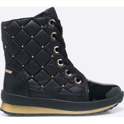 Caprice - Botki. Czarne buty zimowe damskie Caprice, z materiału, z okrągłym noskiem, na sznurówki. W wyprzedaży za 239,90 zł.