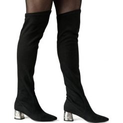 Czarne kozaki na srebrnym obcasie 110L. Czarne kozaki damskie Neścior, na co dzień, z zamszu, eleganckie, za kolano, bez obcasa, na zamek. W wyprzedaży za 229,00 zł.