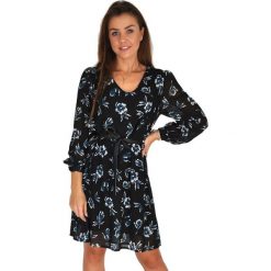 Sukienka w kolorze czarnym ze wzorem. Czarne sukienki damskie Far Far Fashion, Ryłko by Agnes&Paul, w paski, ze skóry, z okrągłym kołnierzem, bez rękawów, midi. W wyprzedaży za 104,95 zł.