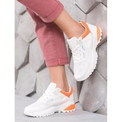 Sneakersy z pomaraŃczowymi wstawkami. Pomarańczowe sneakersy damskie SHELOVET, ze skóry ekologicznej. Za 59,00 zł.