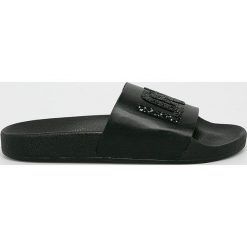 TheWhiteBrand - Klapki. Czarne klapki damskie TheWhiteBrand, bez wzorów, ze skóry, bez obcasa, na obcasie. Za 159,90 zł.