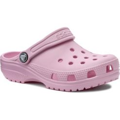 Klapki CROCS - Classic Clog K 204536 Carnation. Różowe sandały dziewczęce Crocs, z tworzywa sztucznego, bez zapięcia. W wyprzedaży za 99,00 zł.