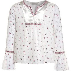 Abercrombie & Fitch EMBROIDERED SHINE Bluzka white grounded floral. Białe t-shirty chłopięce marki Abercrombie & Fitch, z bawełny. Za 179,00 zł.