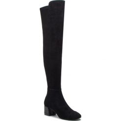 Kozaki TORY BURCH - Nina 50mm Over The Knee Boot 49567 Perfect Black 006. Czarne kozaki damskie Tory Burch, ze skóry, bez obcasa, na obcasie, bez zapięcia. W wyprzedaży za 1439,00 zł.