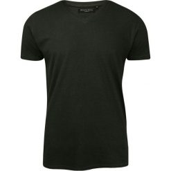 Ciemnozielona Męska Koszulka (T-shirt) - Brave Soul - V-Neck TSBRSSS18SAINTCkhaki. Żółte koszulki męskie Brave Soul, m, z nadrukiem, z tkaniny, casualowe, bez kołnierzyka, bez rękawów. Za 29,00 zł.