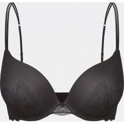 Koronkowy biustonosz super push up - Czarny. Czarne biustonosze koronkowe marki Reserved. Za 59,99 zł.