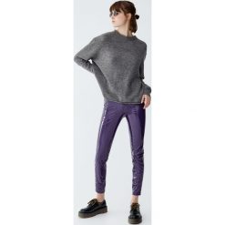 Miękki sweter basic. Czerwone swetry damskie Pull&Bear, bez wzorów, bez rękawów, bez kaptura. Za 99,90 zł.