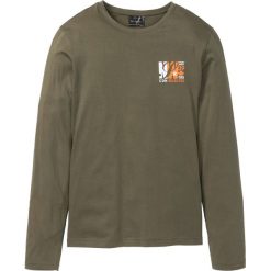 Shirt z długim rękawem i nadrukiem bonprix ciemnooliwkowy z nadrukiem. Zielone koszulki męskie bonprix, xl, z nadrukiem, bez kołnierzyka, z długim rękawem, długie. Za 34,99 zł.