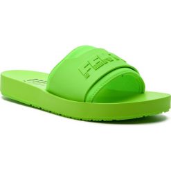 Klapki PUMA - Fenty Surf Slide Wns 367747 04 Green Gecko/Green Gecko. Zielone klapki damskie Puma, bez wzorów, z tworzywa sztucznego, bez obcasa. W wyprzedaży za 199,99 zł.