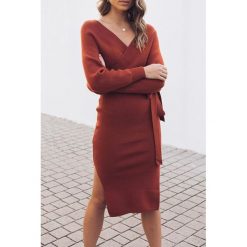 Sukienka ELVITA BROWN. Pomarańczowe sukienki damskie uniwersalny, eleganckie, midi. W wyprzedaży za 49,00 zł.