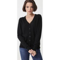 Czarny Sweter Jonesboro. Czarne swetry damskie Born2be, s, bez wzorów, klasyczne, bez rękawów, długie, bez kaptura. Za 109,99 zł.