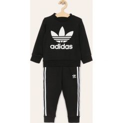 Adidas Originals - Dres dziecięcy 104-128 cm. Czarne spodnie chłopięce adidas Originals, bez wzorów, z elastanu, długie. Za 179,90 zł.