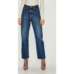 Tommy Jeans - Jeansy. Niebieskie jeansy damskie Tommy Jeans, z podwyższonym stanem. W wyprzedaży za 379,90 zł.