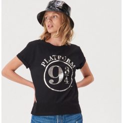 Koszulka z nadrukiem Harry Potter - Czarny. Czarne koszulki damskie Sinsay, xl, z nadrukiem, bez kołnierzyka, bez rękawów. Za 24,99 zł.