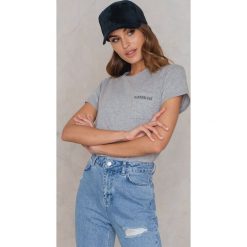 T-shirty damskie: Statement By NA-KD Influencers T-shirt Noholita – Grey