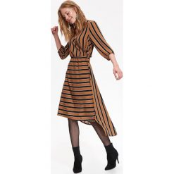 Sukienka damska, midi, w paski, kopertowa, asymetryczna. Brązowe sukienki damskie Top Secret, na co dzień, na zimę, w paski, eleganckie, z dekoltem w serek, bez rękawów, midi, asymetryczne. W wyprzedaży za 99,99 zł.