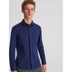 Elegancka koszula super slim - Granatowy. Niebieskie koszule męskie Reserved, m, bez wzorów, eleganckie, bez kołnierzyka, bez rękawów. Za 99,99 zł.