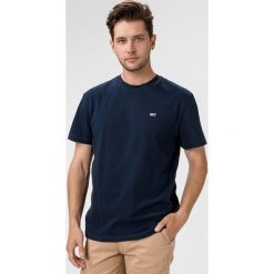 Tommy Jeans Koszulka Niebieski. Niebieskie podkoszulki męskie Tommy Jeans, xl, z haftami, z bawełny, z krótkim rękawem. Za 169,95 zł.