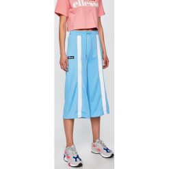 Ellesse - Spodnie. Niebieskie spodnie damskie Ellesse, bez wzorów, z poliesteru, casualowe. W wyprzedaży za 129,90 zł.