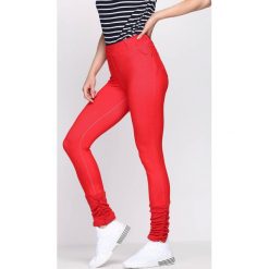 Czerwone Legginsy Your Secret. Czerwone legginsy we wzory marki Born2be. Za 9,99 zł.