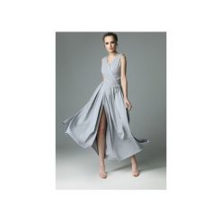 SUKIENKA ANDREA - SZARA. Szare sukienki damskie marki Madnezz, s, z aplikacjami, z elastanu, bez kołnierzyka, bez rękawów, kopertowe. Za 339,00 zł.