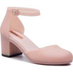 Półbuty MELISSA - Femme High Ad 32547 Pink/Black 51647. Różowe półbuty damskie Melissa, bez wzorów, z tworzywa sztucznego, bez obcasa, na obcasie, bez zapięcia. W wyprzedaży za 369,00 zł.