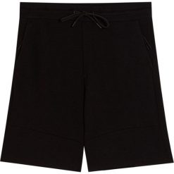 Bermudy jogging z piki. Czarne spodenki i szorty męskie Pull&Bear, m, bez wzorów. Za 69,90 zł.