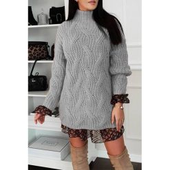 Tunika DALIRA GREY. Szare tuniki damskie Tunika DALIRA GREY, uniwersalny, bez wzorów, eleganckie, bez kołnierzyka, bez rękawów. W wyprzedaży za 79,00 zł.