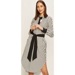 Tommy Hilfiger - Sukienka. Białe sukienki damskie TOMMY HILFIGER, na co dzień, w paski, z elastanu, casualowe, bez kołnierzyka, z długim rękawem, długie, midi, proste. Za 799,90 zł.
