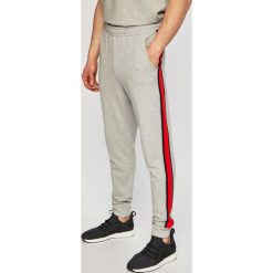 Calvin Klein Performance - Spodnie. Szare spodnie męskie Calvin Klein Performance, na co dzień, m, bez wzorów, z bawełny. W wyprzedaży za 239,90 zł.