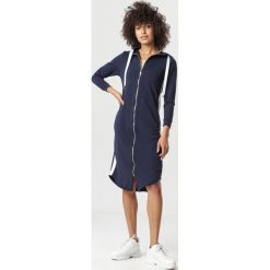 Granatowa Bluza Melimelle. Niebieskie bluzy damskie Born2be, xl, bez wzorów, bez rękawów, bez kaptura. W wyprzedaży za 69,99 zł.