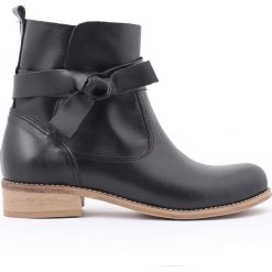 Botki - skóra naturalna - model 458 - kolor czarny. Czarne botki damskie Zapato, z jeansu, eleganckie, z okrągłym noskiem, bez obcasa, na płaskiej podeszwie, bez zapięcia. W wyprzedaży za 319,20 zł.