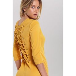 Żółta Sukienka Indite. Żółte sukienki damskie Renee, na co dzień, s, bez wzorów, z okrągłym kołnierzem, bez rękawów, midi. Za 79,99 zł.