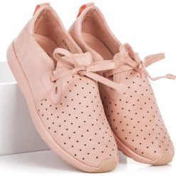 Zamszowe ażurowe slipony KYLIE różowe. Różowe trampki i tenisówki damskie marki KYLIE, bez wzorów, z zamszu, bez zapięcia. Za 109,00 zł.