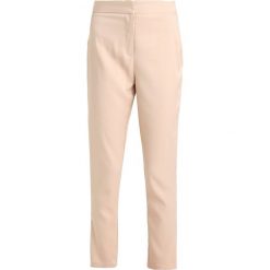 Chinosy damskie: Missguided TAILORED CIGARETTE PANTS Spodnie materiałowe nude