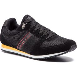 Sneakersy VERSACE JEANS - E0YTBSA1 70913 899. Czarne sneakersy męskie Versace Jeans, na co dzień, bez wzorów, z jeansu, bez zapięcia. W wyprzedaży za 309,00 zł.