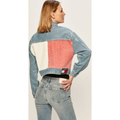 Tommy Jeans - Kurtka jeansowa. Niebieskie kurtki damskie Tommy Jeans, s, bez wzorów, z bawełny, krótkie, bez kaptura. W wyprzedaży za 459,90 zł.