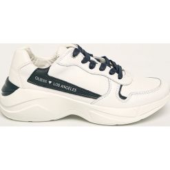 Guess Jeans - Buty. Czarne sneakersy męskie Guess Jeans, z okrągłym noskiem, na sznurówki. W wyprzedaży za 379,90 zł.