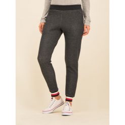 Spodnie dresowe TOMMY HILFIGER Track UW0UW01926. Szare spodnie damskie TOMMY HILFIGER, l, z dresówki. W wyprzedaży za 249,00 zł.